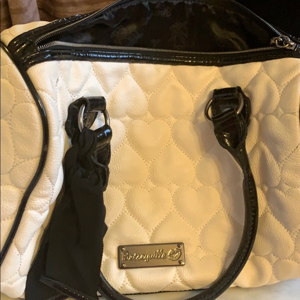 A Betseyville Purse Black & White Barrel shaped